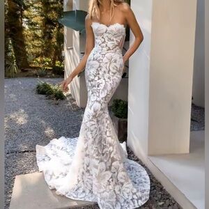 NEW $875 Serra Floral White Strapless Lace Wedding Gown